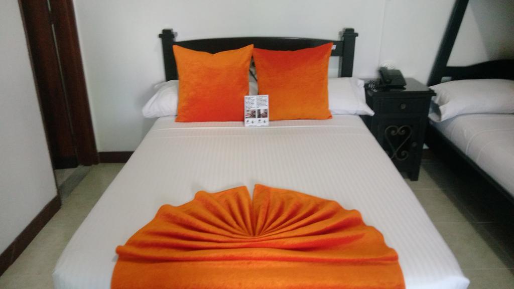 Hotel Colonial เปเรย์รา ภายนอก รูปภาพ