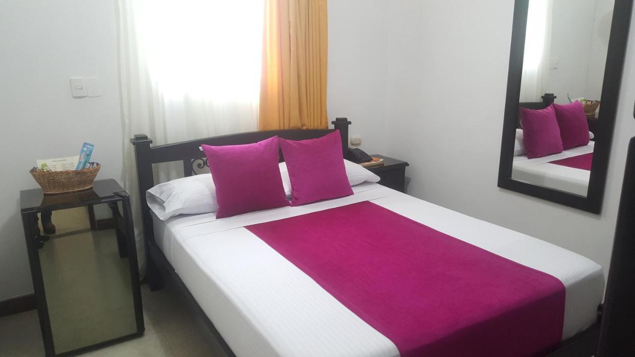 Hotel Colonial เปเรย์รา ภายนอก รูปภาพ